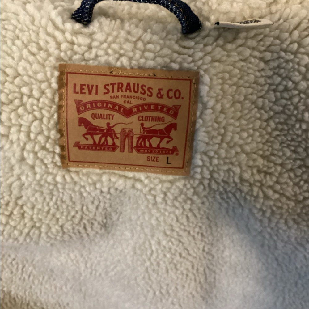 Levi’s jacket with Sherpa Lining - Picture 5 of 10
